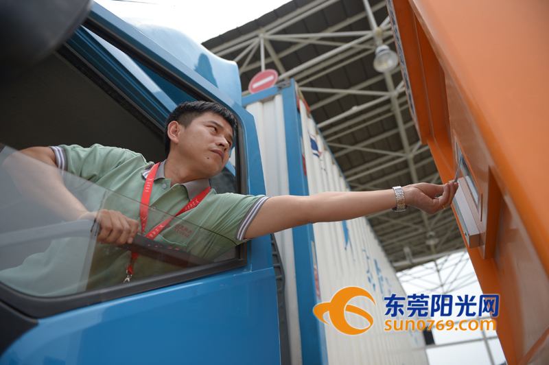 东莞清溪保税物流中心（B型）今天封关运行 扫IC卡轻松过“关”