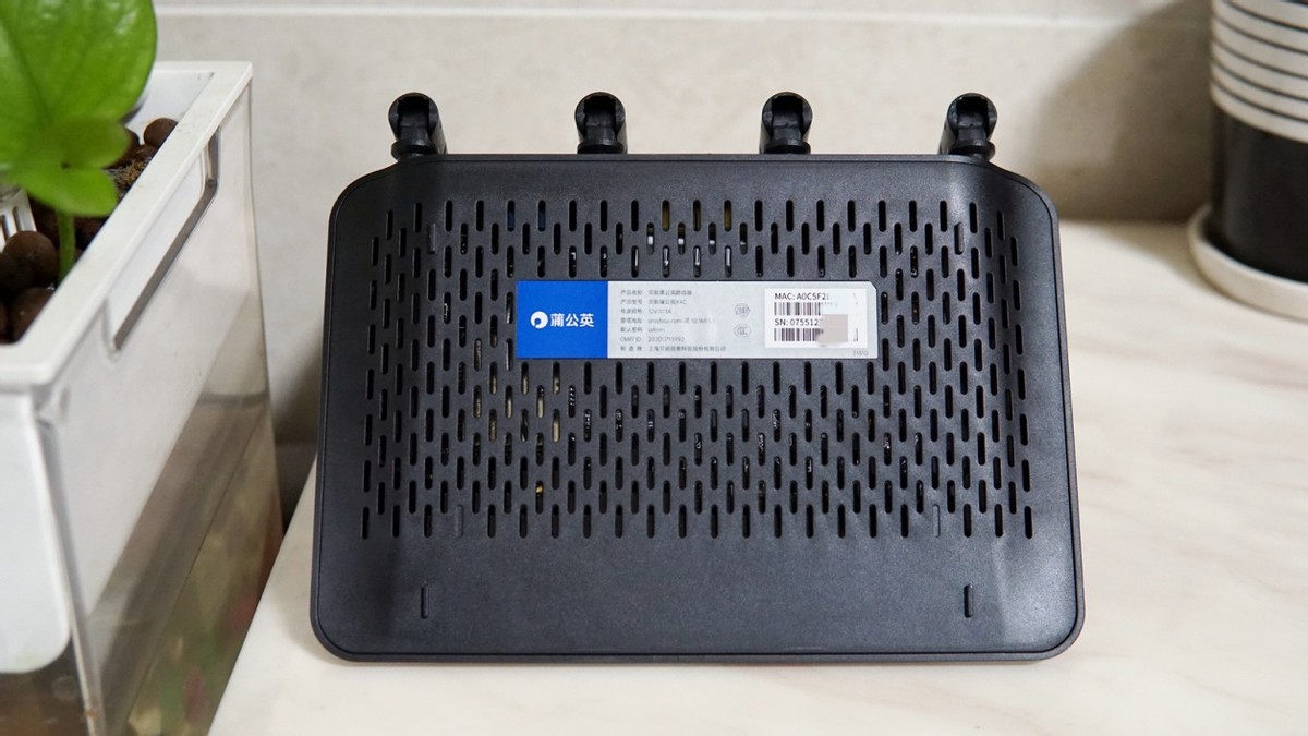 好用不贵，真的实惠，蒲公英4G插卡无线路由器X4C